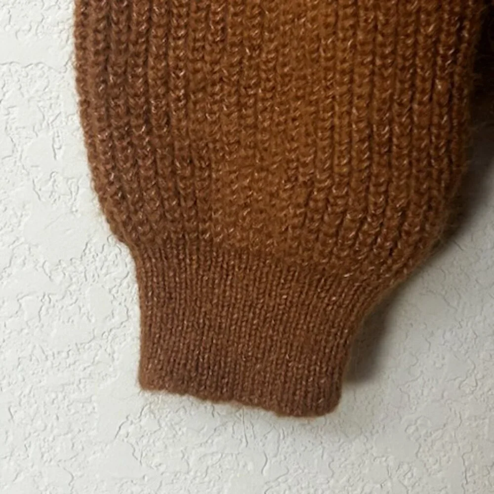 NWOT Chunky Knit Relaxed Fit Pullover Crewneck Sweater With Side Slits - Picture 7 of 8